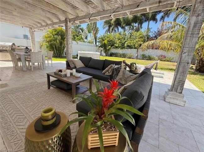 Building Photo - 771 94th Ave N