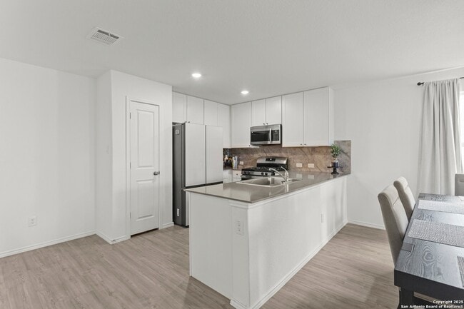 Photo - 7022 Serf Pl