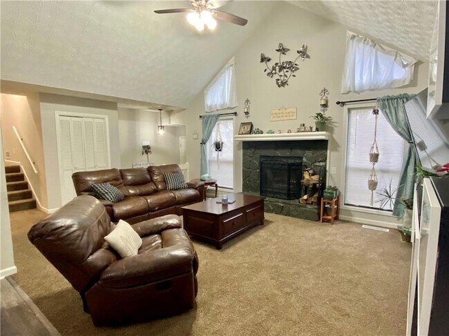 Photo - 1095 Mountain Springs Dr