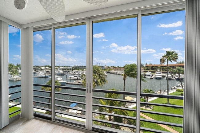 Photo - 29 Yacht Club Dr Unit 407