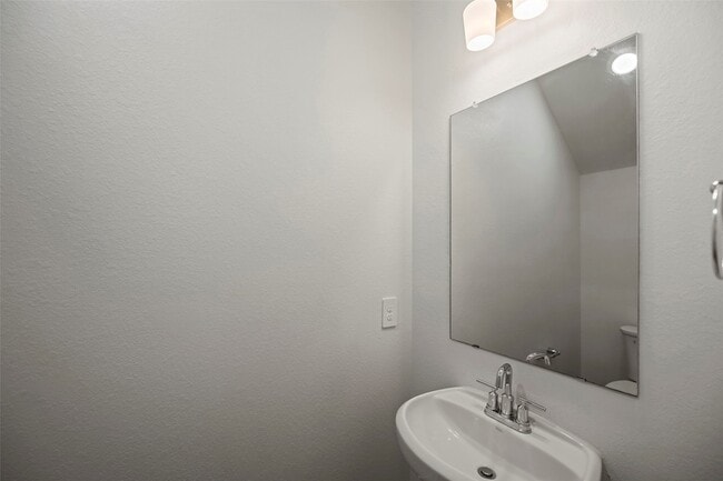 Photo - 10603 Whitejacket
