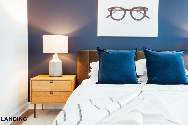 Building Photo - 909 Mansion Dr Unit 702-207