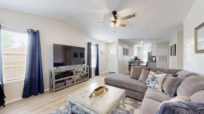 Building Photo - 608 Navarro Dr Unit ID1328096P