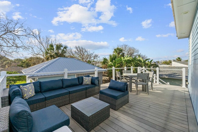 Photo - 11 Comares Ave S Unit ID1281955P