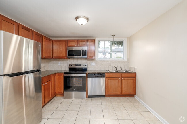 2BR, 1BA - 900SF - Kitchen - Rose May Manor