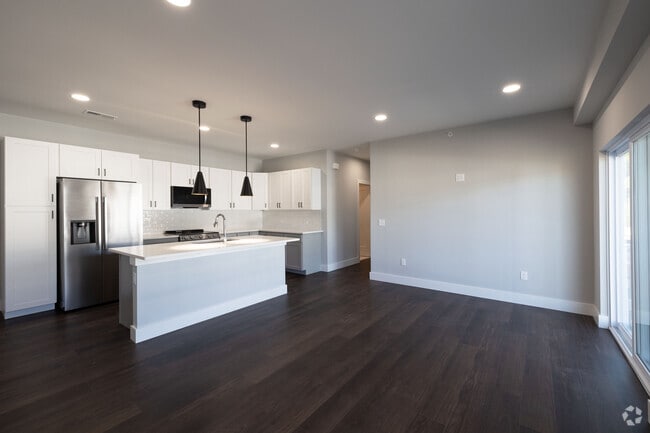 2BR, 1BA - 1,061SF - Living Room - Park Place on the Peninsula, LLC