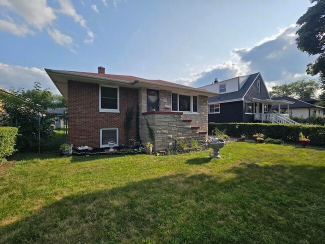 Photo - 535 E 43rd Ave