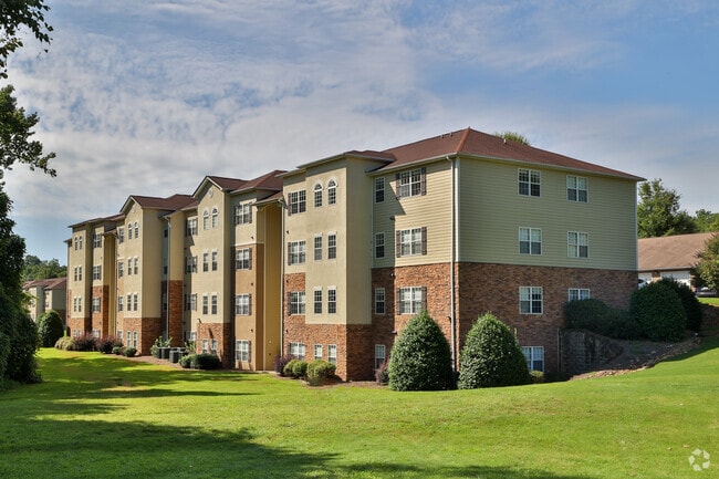 Building Photo - Tuscan Heights
