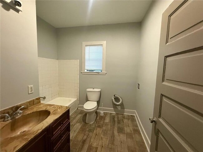 Photo - 2500 Monroe St