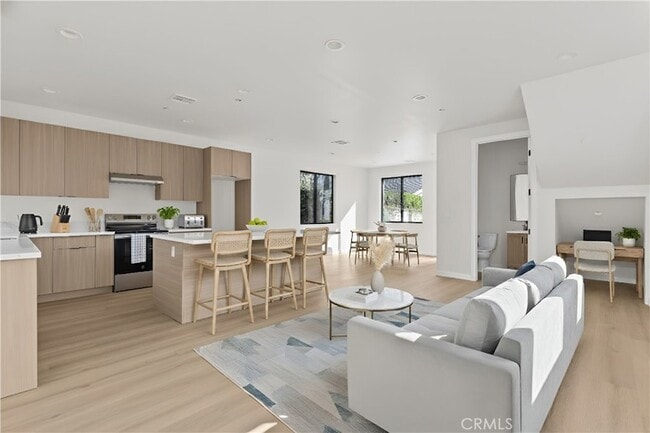 Photo - 11145 Hortense St