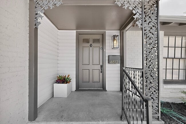 Building Photo - 4812 Wateka Dr
