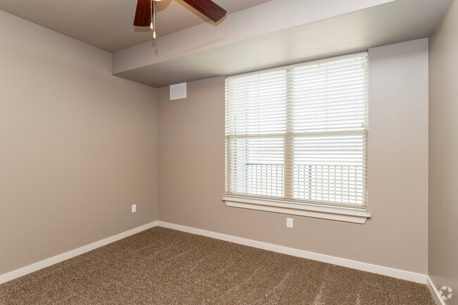 1BR, 1BA - Goldenrod 1 - Shadow Lake Square