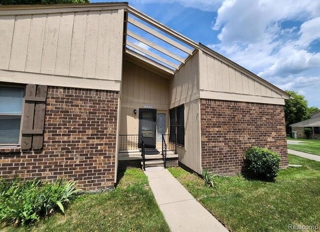 Building Photo - 31573 Green Meadow Ln Unit 133