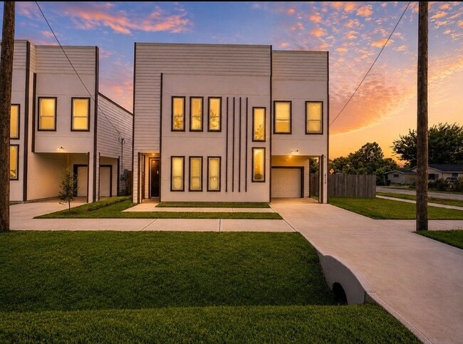 Building Photo - 8128 Penrod St