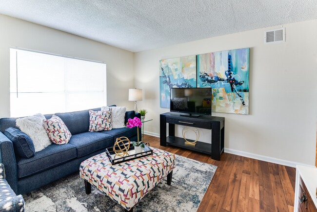 Building Photo - The Overlook Apartment Homes