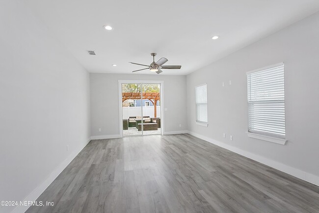 Photo - 807 7th Ave S