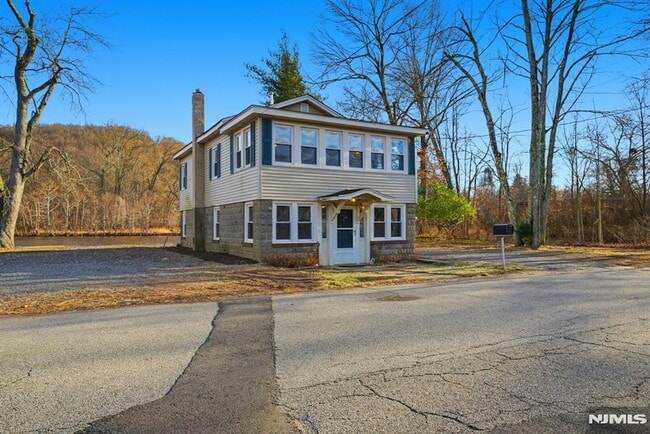 Photo - 75 Lakeview Terrace