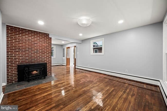Photo - 25 Pennsbury Way E