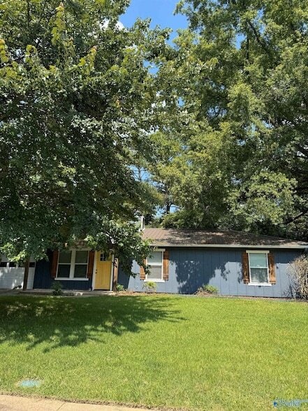 Photo - 902 Danmann Cir SE
