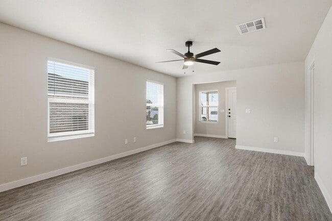 Photo - 434 Elmont St