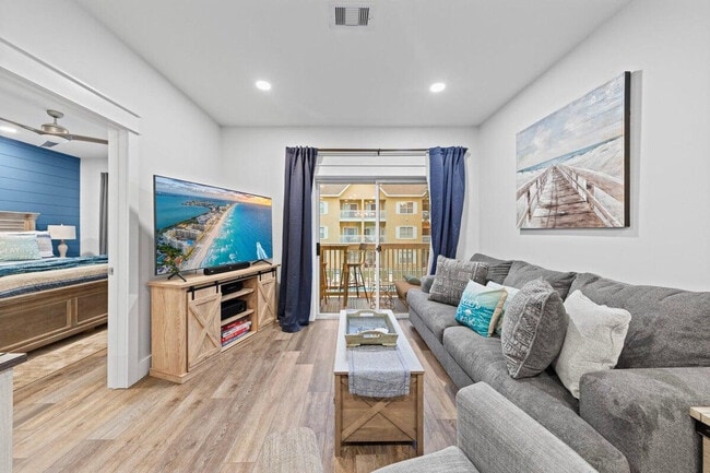 Photo - 34 Heron's Watch Way Unit SI ID1447116P