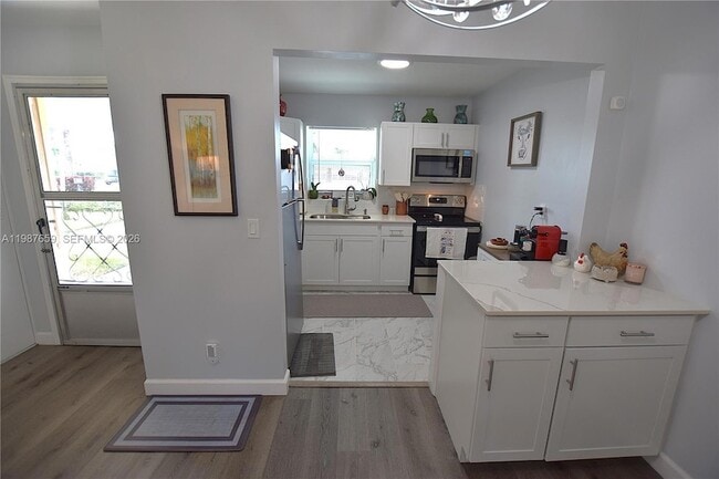 Photo - 2572 Emory Dr W