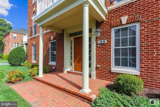 Photo - 189 Norwich Ln