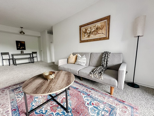 Building Photo - 1071 Clayton Ln Unit SI ID1256857P