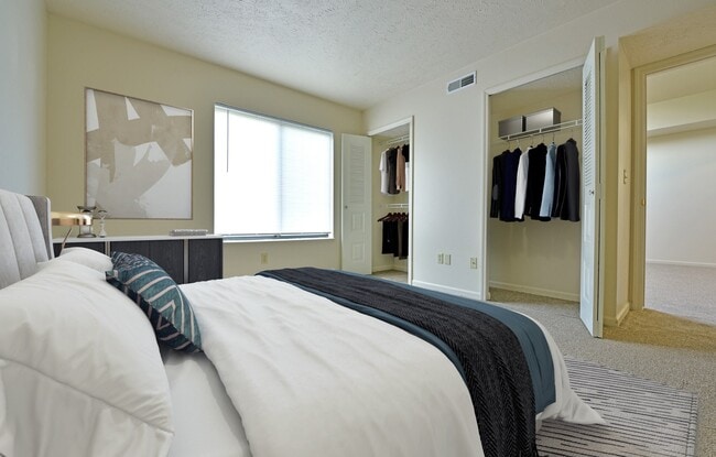 A bedroom at Heatherwood Apartments, Grand Blanc, Michigan - Heatherwood Apartments