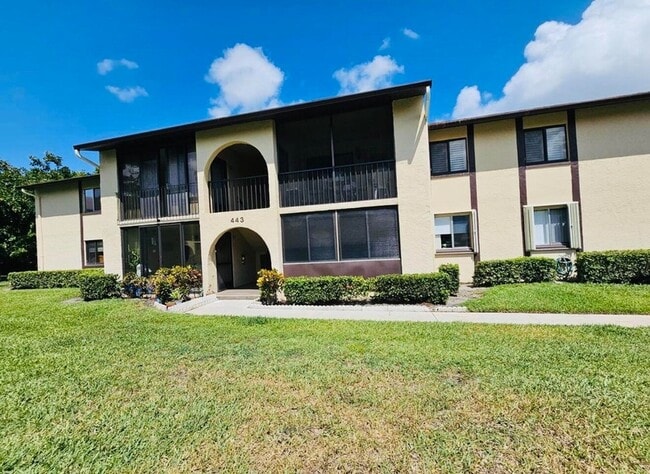 Building Photo - 443 Pine Glen Ln