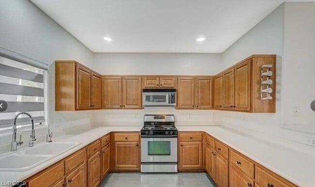 Photo - 1684 Spotted Wolf Ave