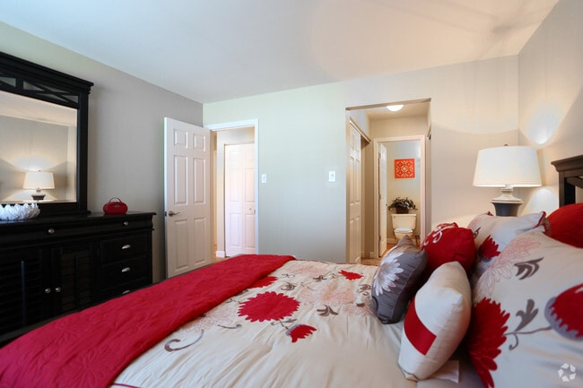 Photo - Greenway Chase