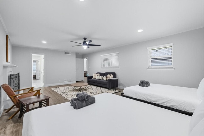 Photo - 3667 High Rd Unit ID1302354P