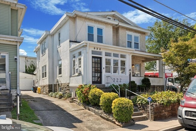 Building Photo - 322 Woodbine Ave