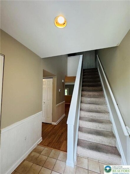 Photo - 102 Quaker Dr