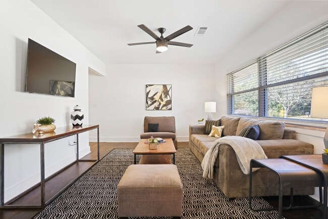 Building Photo - 2234 Edgemore Dr SE Unit SI ID1475254P