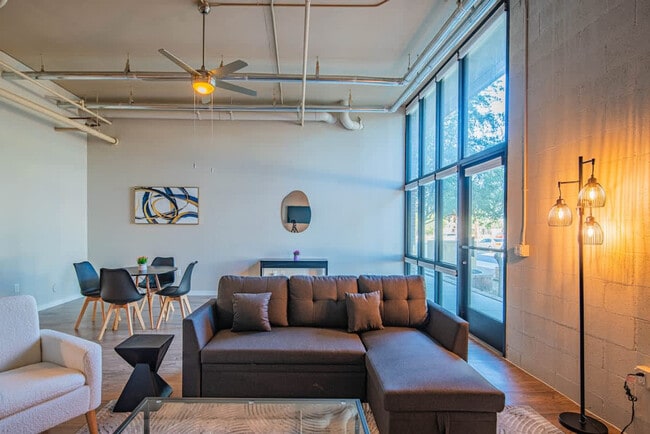 Building Photo - 1275 E University Dr Unit ID1263058P