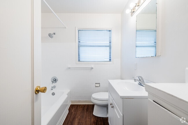 2Br, 2BA - 900SF Bathroom 2 - Linvale Townhomes