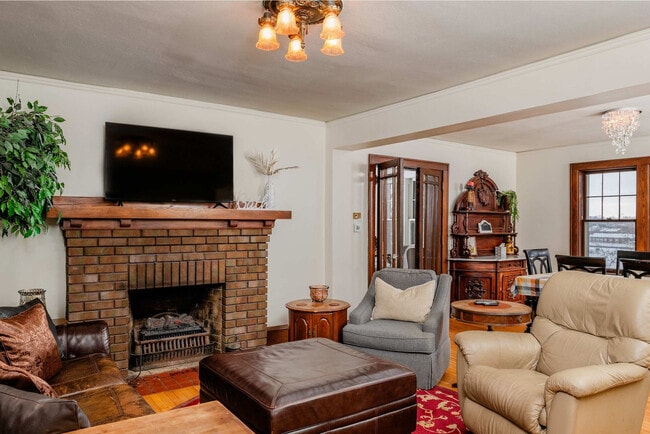 Building Photo - 301 W Wisconsin Ave Unit ID1373701P