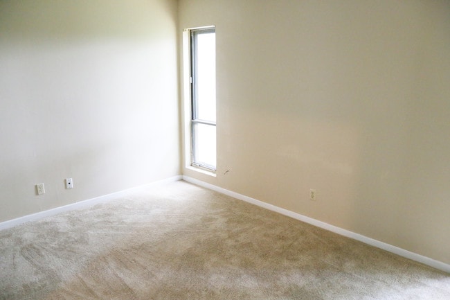 One Bedroom Garden Bedroom - The Hammond Apartments