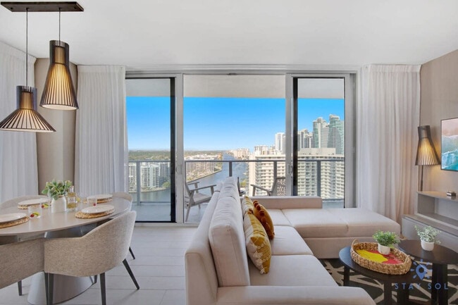 Building Photo - 4010 S Ocean Dr Unit ID1227347P