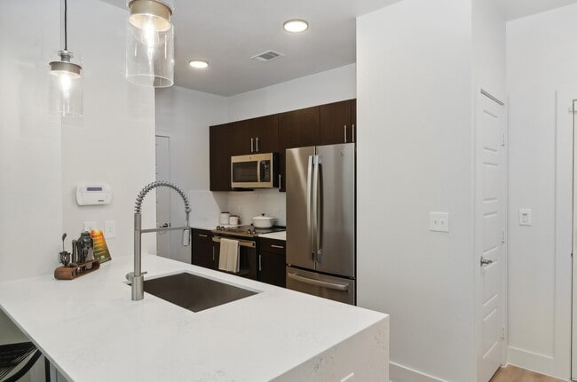 Ballpark_interior_kitchen - AMLI at the Ballpark