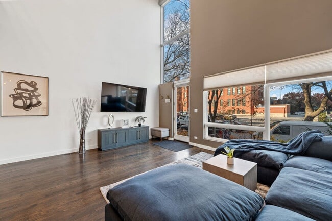 Building Photo - 2223 W Race Ave Unit ID1244916P