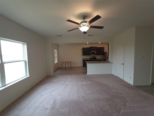 Photo - 305 Lone Mountain Dr