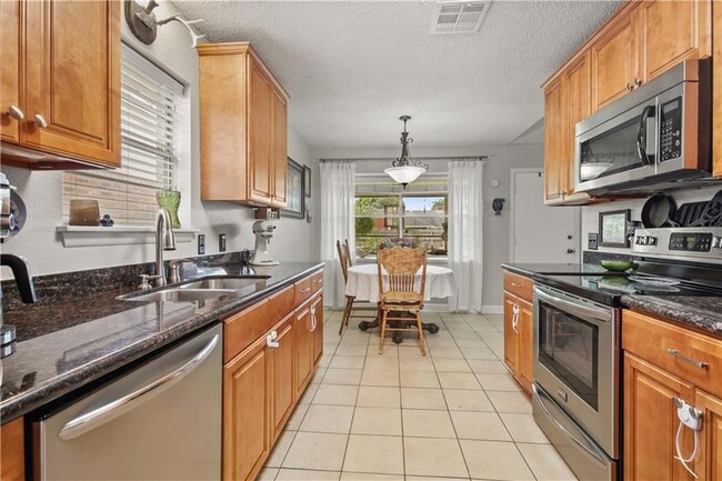 Photo - 105 N Kings Ct