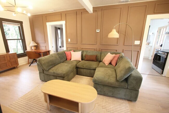 Photo - 102 W Emma St Unit ID1271942P