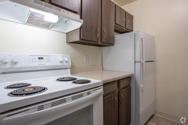 Leonard East Apartments Grand Rapids, MI | CorporateHousing