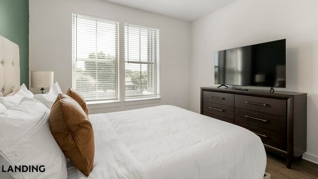 Photo - 3900 Robinson Rd Unit 1305