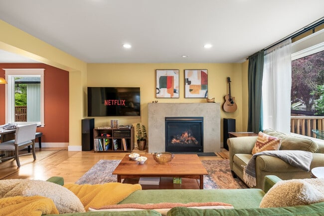 Building Photo - 6033 McKinley Pl N Unit SI ID1607371P