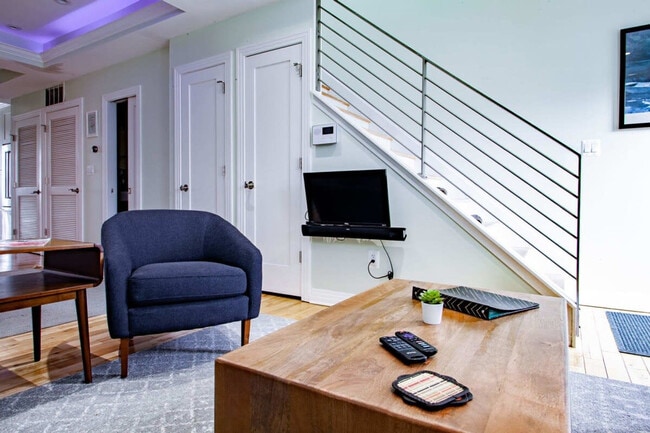 Photo - 1710 A St SE Unit ID1238467P